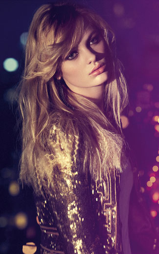 Приковывая взгляды Приковывая взгляды