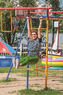 Подъем ног в висе