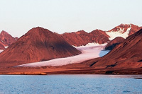 Нетающий снег – символ вечности.