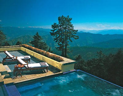 Вид из отеля Wildflower Hall, Shimla in the Himalayas – потрясающий.