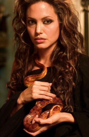 джоли со змеей
