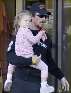 Кристиан Бейл с женой и дочкой