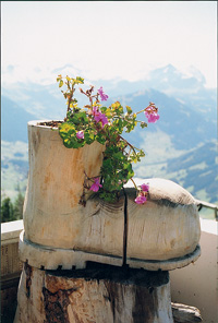 Символ кафе, где оставляют ботинки.