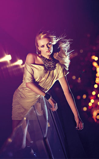 Приковывая взгляды Приковывая взгляды