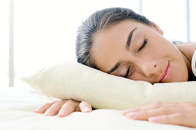 Как не проснуться «помятой»: 3 простые привычки, сохраняющие молодость во сне