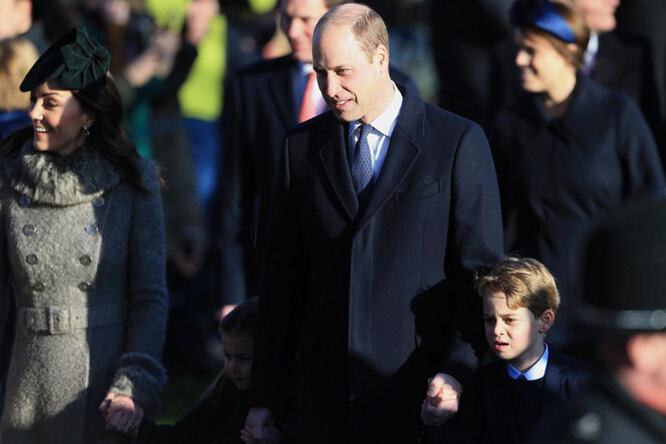 Детей Кейт Миддлтон и принца Уильяма смутили бурные эмоции британцев у церкви