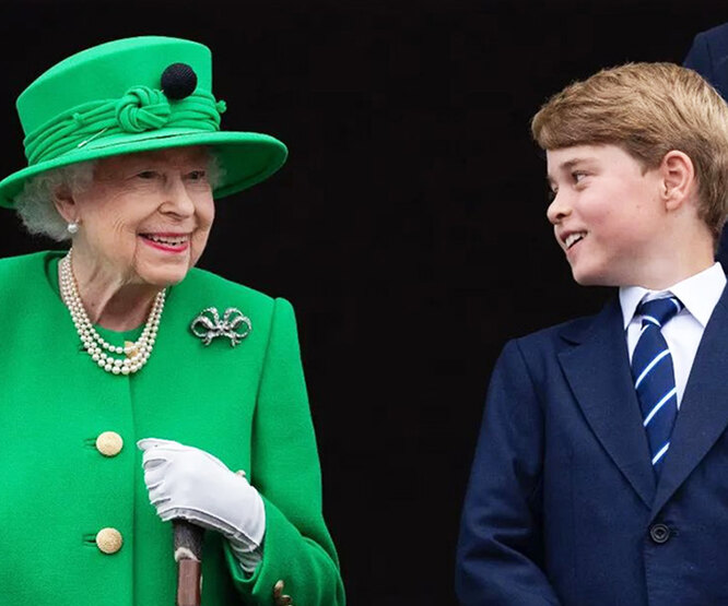 «Сколько нежности и любви!»: королева трогательно поздравила сына Кейт Миддлтон