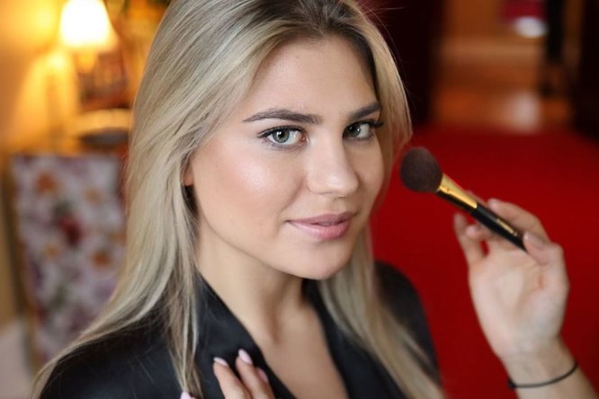 Екатерина Боярская в платье с декольте произвела фурор на балу дебютанток Екатерина Боярская в платье с декольте произвела фурор на балу дебютанток