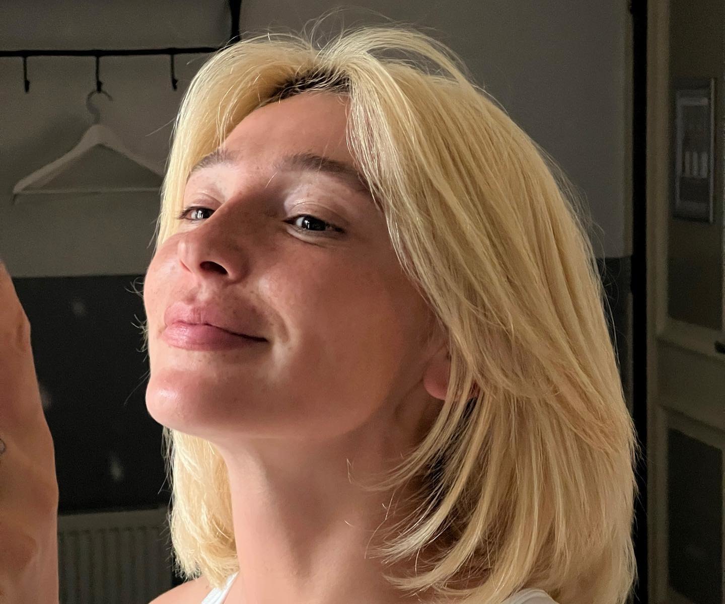 По-настоящему расцвела!: Настя Ивлеева в самом модном топе этого лета и микрошортах очаровала фанатов