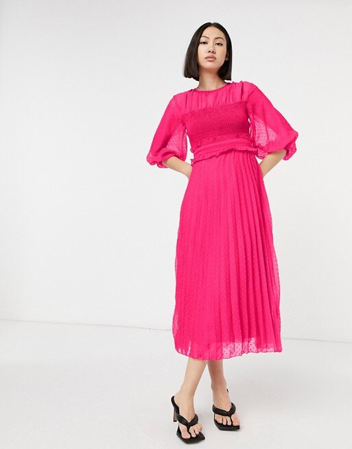 Ярко-розовое платье миди, ASOS DESIGN, 1690 руб.