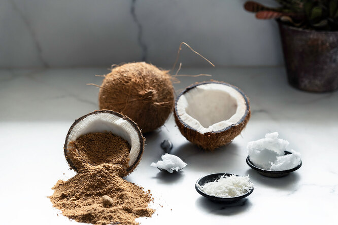 Кокосовое масло: для волос, для лица и еще 8 способов использования