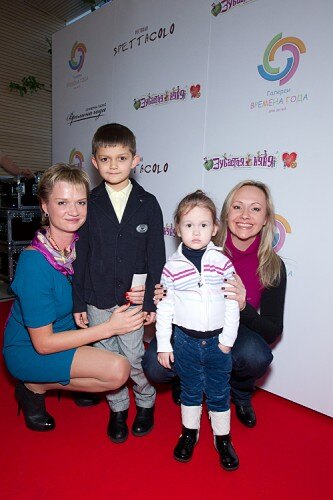 Светлана Хоркина и Мария Бутырская с детьми