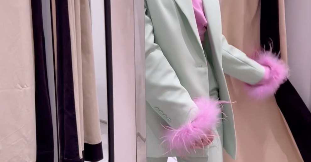 Feathers, lingerie style and 90s aesthetics: summer 2022 trends