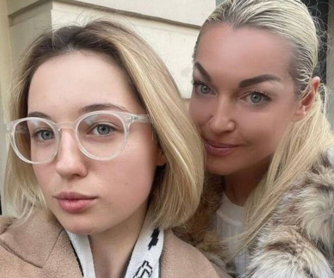 «Как быстро растут дети!»: Волочкову удивила дочь, живущая с отцом и мачехой
