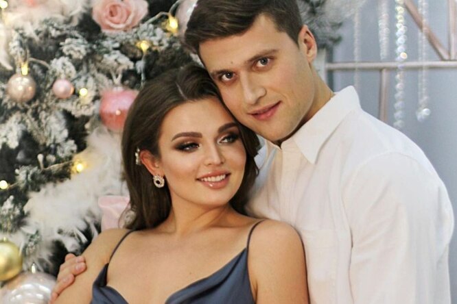«Мой любимый»: беременная жена Энберта в прозрачном боди снялась в его объятиях «Мой любимый»: беременная жена Энберта в прозрачном боди снялась в его объятиях