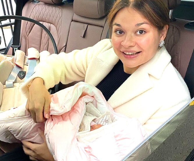 «Минус 5,5 килограмма!»: Ксения Шойгу активно занялась фигурой после родов