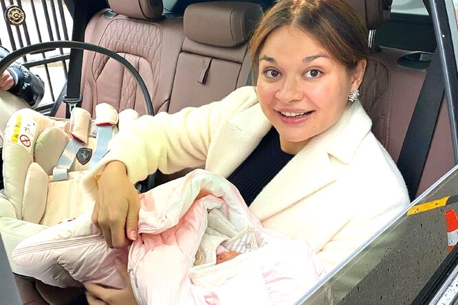 «Минус 5,5 килограмма!»: Ксения Шойгу активно занялась фигурой после родов