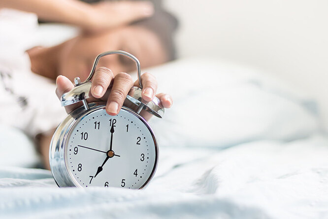 Проснись — и встань! Почему вредно переставлять время на будильнике?