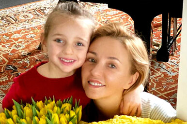 «Прелестная малышка!»: Татьяна Навка показала, как ее дочь звонила в колокола