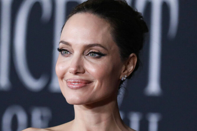 Скандал с Анджелиной Джоли: учительница детей актрисы обвинила ее в краже идей