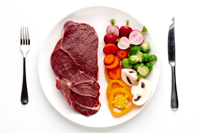 Вегетарианцы или мясоеды: ученые выяснили, кто здоровее