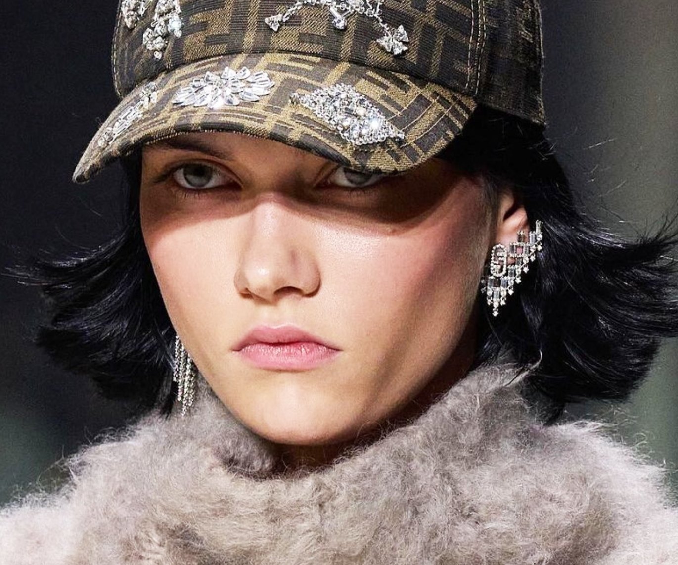 Знаковый момент: российская модель София Стейнберг прошлась по подиуму на показе в Нью-Йорке