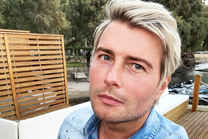 «Шедевр!»: Николай Басков получил в подарок от ювелира часы за миллион долларов «Шедевр!»: Николай Басков получил в подарок от ювелира часы за миллион долларов