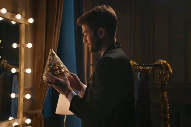 Премьера от Ferrero Rocher: Новогодний мини-фильм Резо Гигинеишвили Премьера от Ferrero Rocher: Новогодний мини-фильм Резо Гигинеишвили