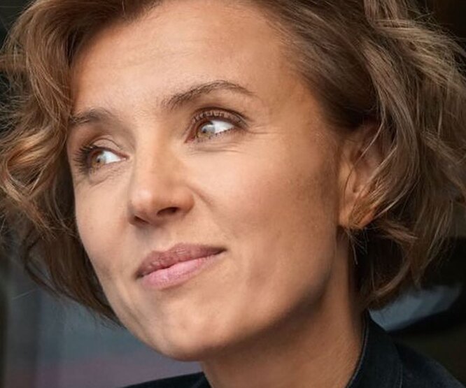 Длинноволосая красавица: Ксения Алферова показала 15-летнюю дочь на курорте в Турции