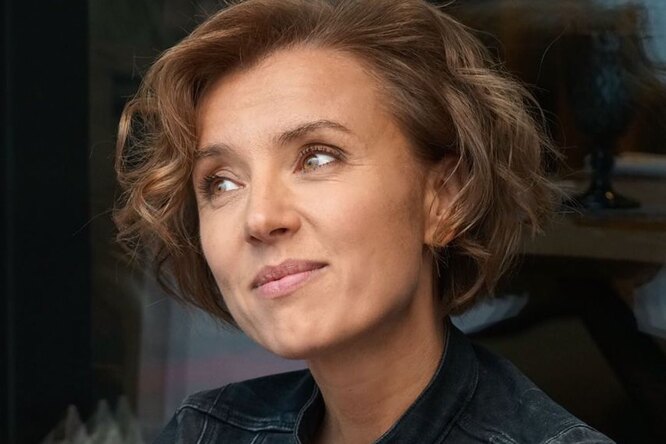 Длинноволосая красавица: Ксения Алферова показала 15-летнюю дочь на курорте в Турции Длинноволосая красавица: Ксения Алферова показала 15-летнюю дочь на курорте в Турции