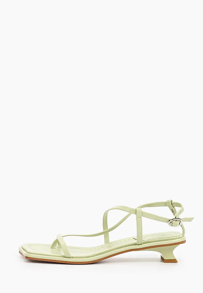 Sandals portal, 6990 rubles.