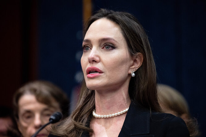 «Их можно было спасти»: Анджелина Джоли расплакалась в американском конгрессе