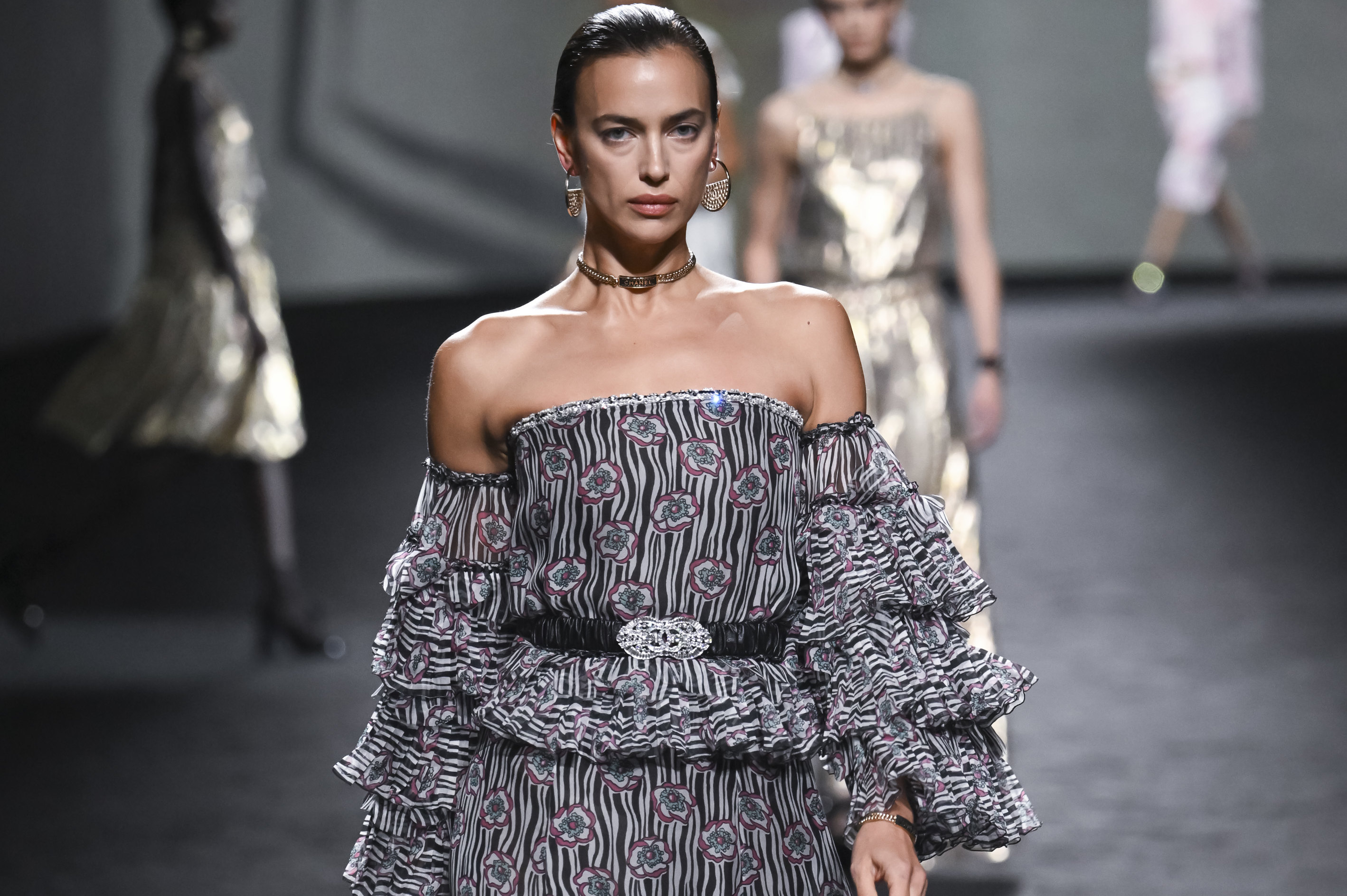Главная русская в Париже!: Ирина Шейк впервые вышла на подиум на показе Chanel