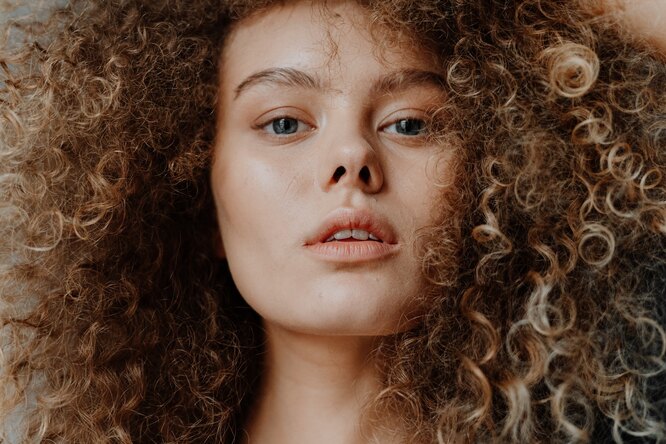 Your natural curls: everything you need to know about the curly method