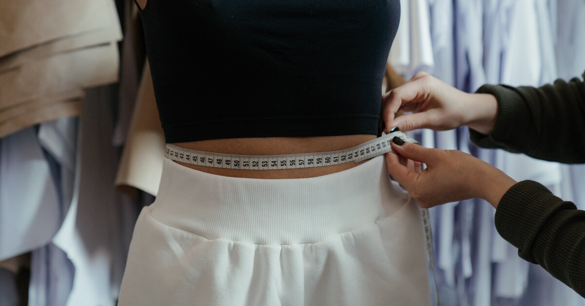 Thin waist: the trainer shows how to do the most effective exercises