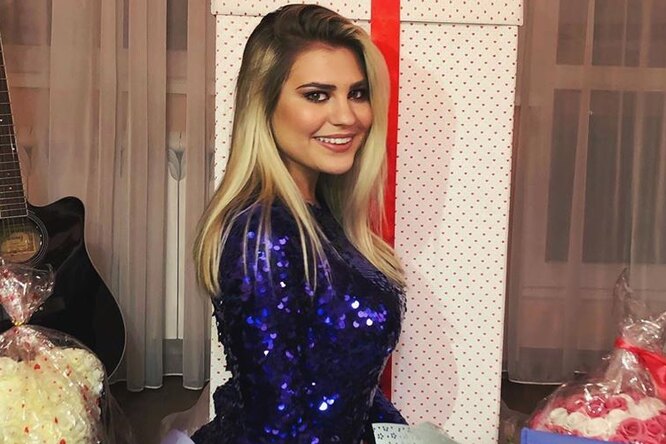Екатерина Боярская в платье с блестками похвасталась подарками на 21-летие