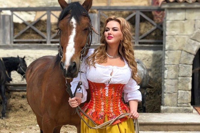 Анна Семенович укротила коня в первый день съемок новых «Гардемаринов»
