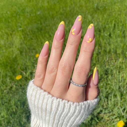 What a manicure in the most fashionable summer shade looks like: show your master!
