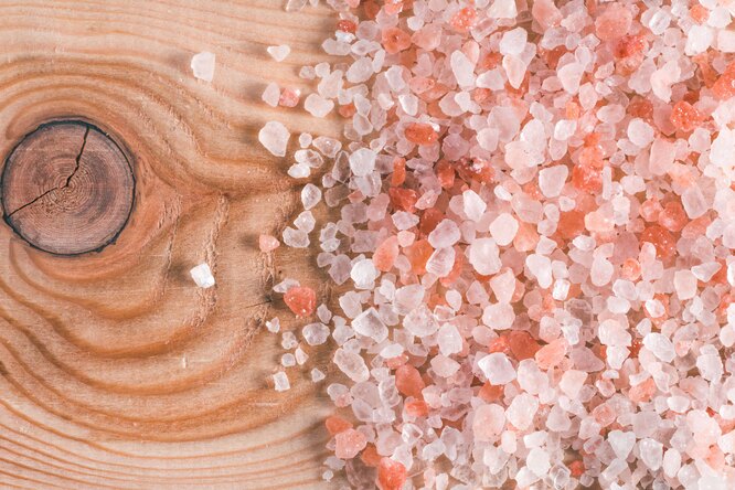 Белая, черная и розовая: какая бывает соль и что нужно о ней знать