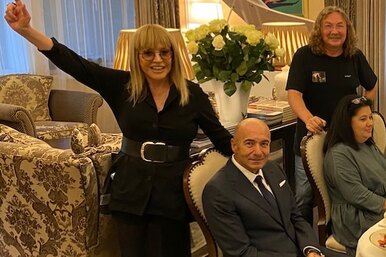 Легенда сцены с друзьями: похудевшая Алла Пугачева в полупрозрачных лосинах повеселилась с Крутым и Николаевым