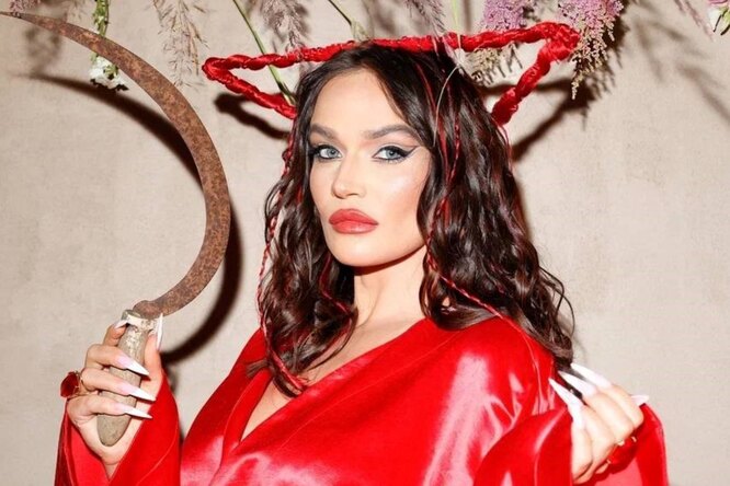 «Меня примут за городскую сумасшедшую»: Водонаева с рожками и серпом появилась на мистическом девичнике