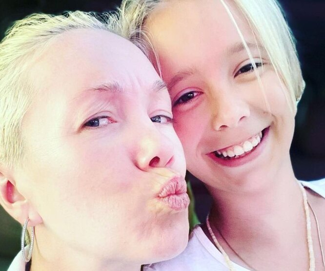 «Сколько она разобьет сердец!»: дочь Дарьи Мороз в купальнике очаровала фанатов