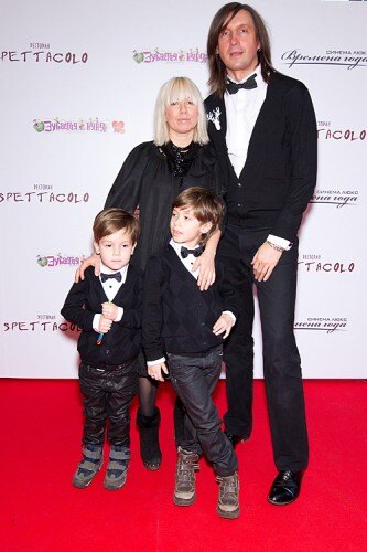 Сергей Сысоев с супругой и детьми