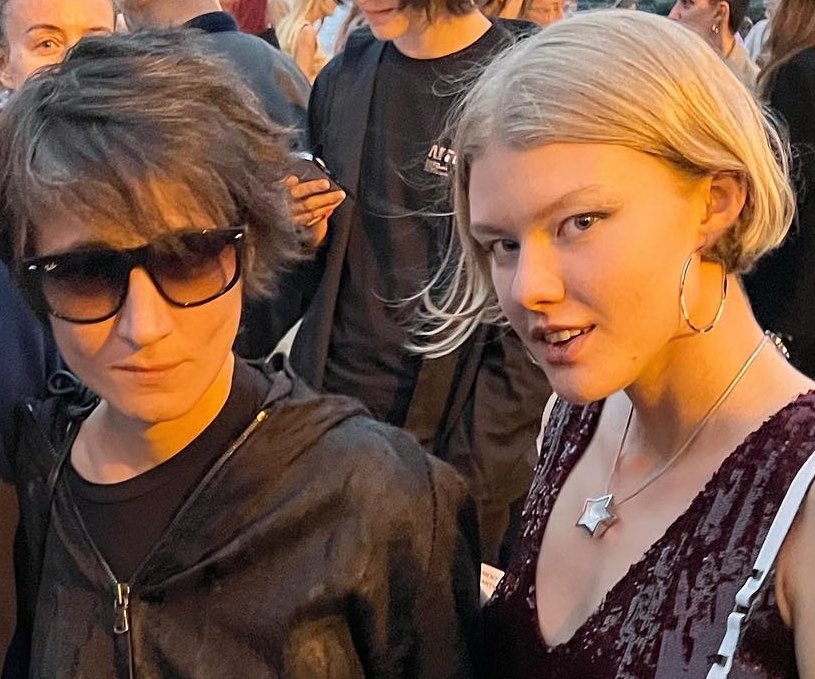 Земфира на шоу Ульяны: певица поддержала дочь Ренаты Литвиновой в Бельгии