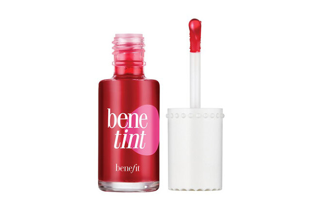 How to wear red lipstick and not look vulgar: 5 rules from a star makeup artist