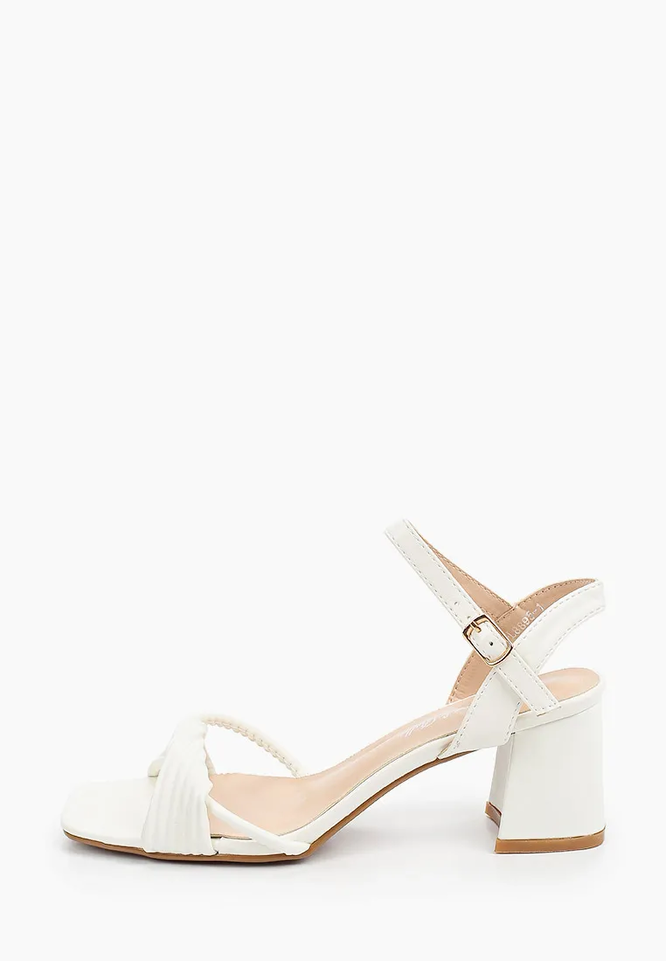 Fashion&Bella sandals, 4499 rubles.