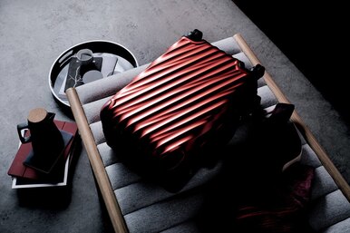 Путешествуй роскошно: Tumi представил чемодан в главном цвете сезона