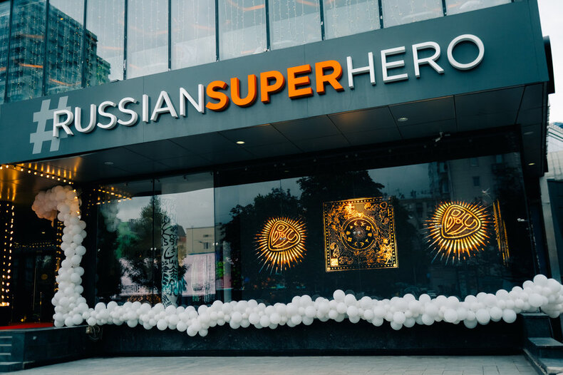 Константин Ивлев, Наталья Рудова, Вадим Галыгин на открытии бутика BY STREETCOUTURE на Новом Арбате