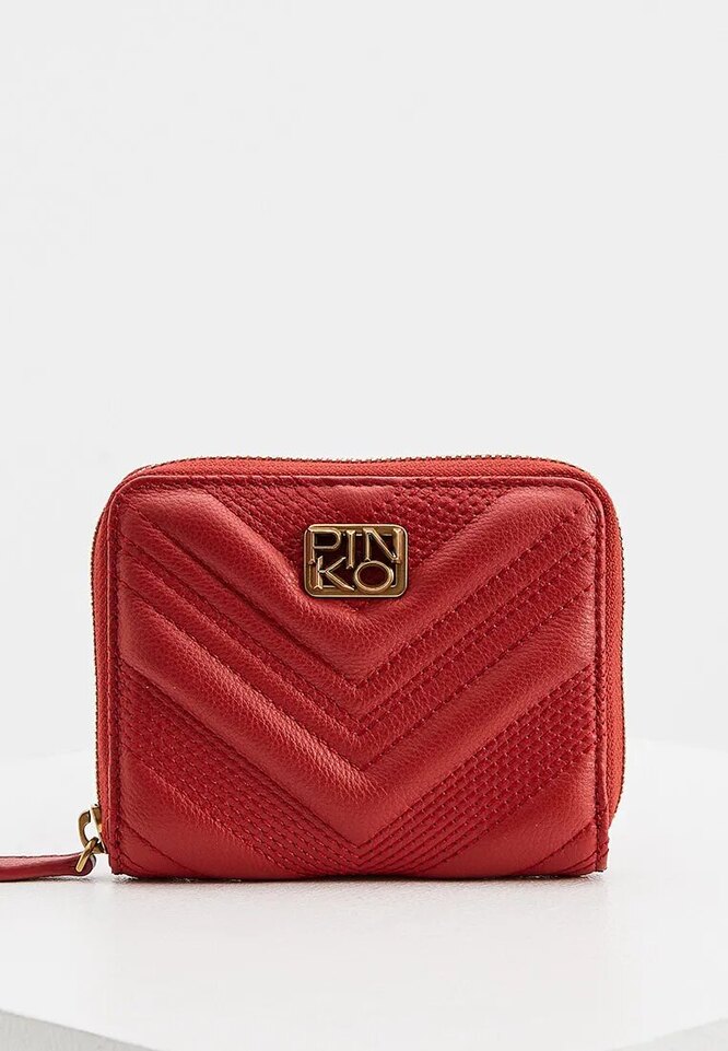 Стеганый кошелек — женский красный кожаный вариант от Pinko, 10020 руб.