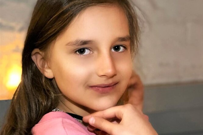 Длинноногая красотка: дочь Кристины Орбакайте в мини-юбке произвела фурор в Сети